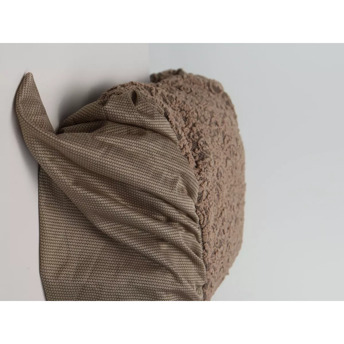 Чехол на угловой диван с оборкой Жаккард бежевый