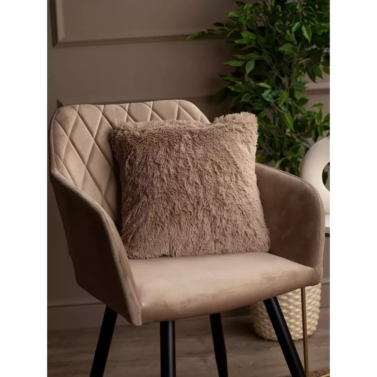 Декоративная меховая наволочка Texrepublic (серо-бежевая), 48х48