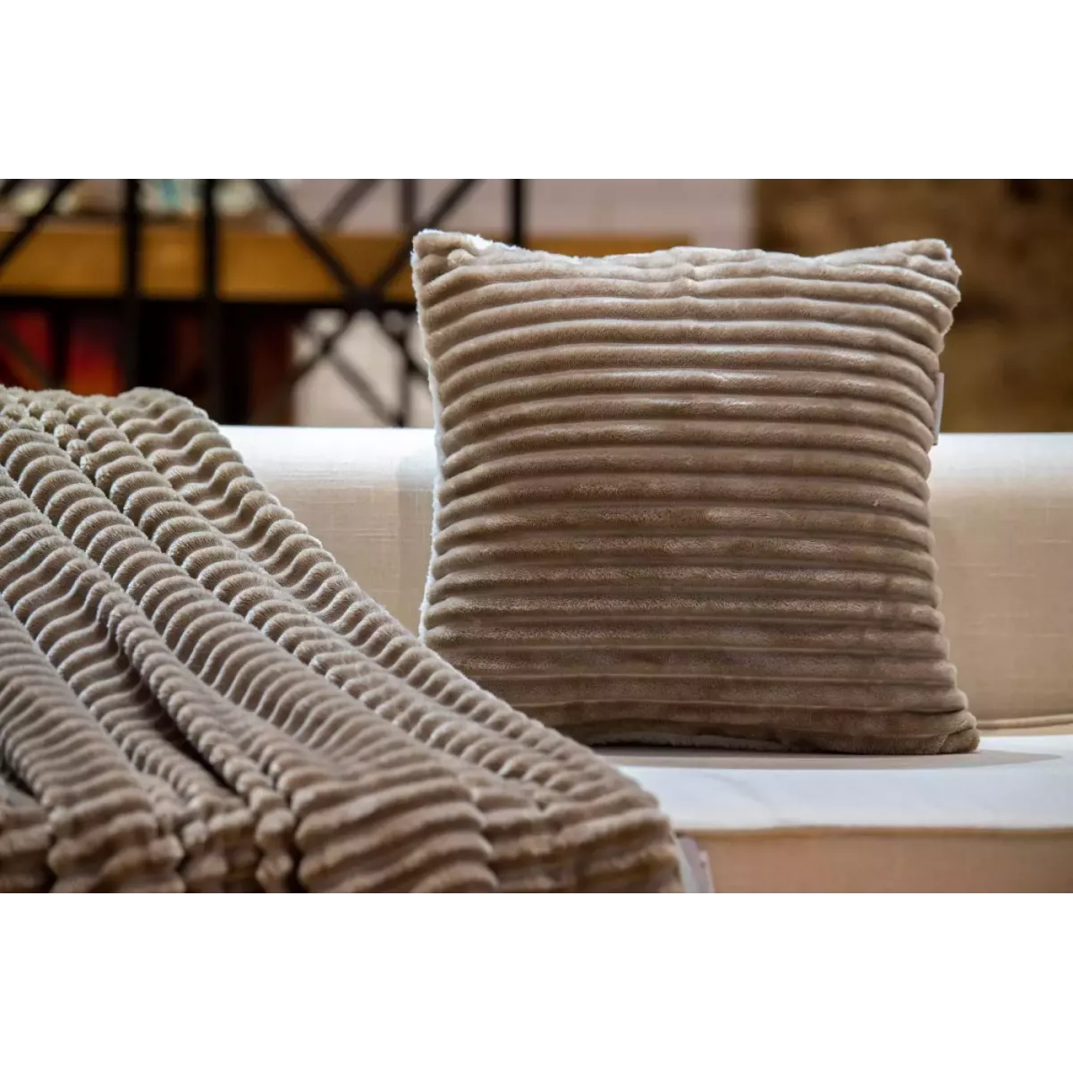 Декоративная наволочка Sofi De Marko "Полоса" (кофе), 45х45