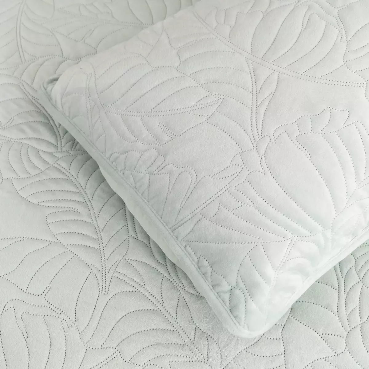 Велюровое покрывало Sofi De Marko “Мелисса” (ментол), 240x260